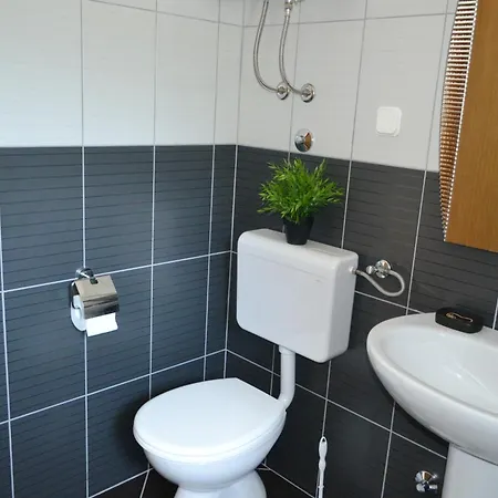 Black And White Spacious Apartment