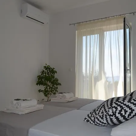 Apartment Black And White Spacious Hvar Town