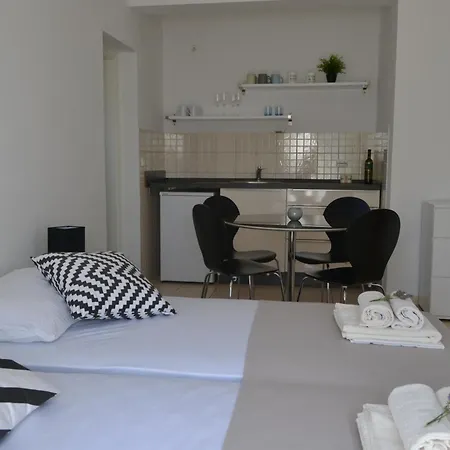 Black And White Spacious * Hvar Town